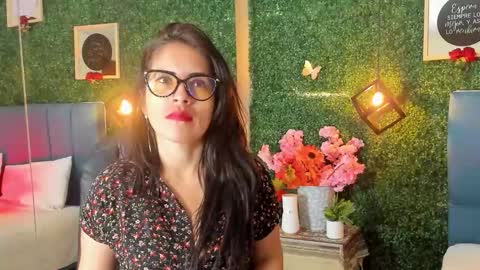 Snapshot of linagh chatting on October 6, 11:49 am Lina online show from October 6, 11:49 am