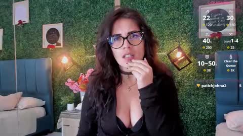 Snapshot of linagh chatting on October 18, 11:57 am Lina online show from October 18, 11:57 am