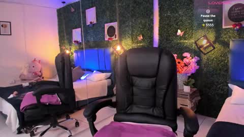 Snapshot of linagh chatting on September 19, 11:42 am Lina online show from September 19, 11:42 am