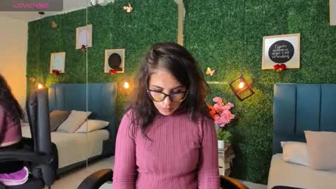 Snapshot of linagh chatting on October 11, 11:47 am Lina online show from October 11, 11:47 am