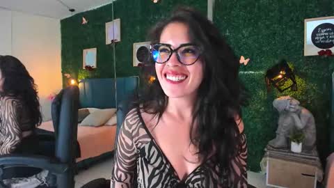 Snapshot of linagh chatting on October 27, 5:19 pm Lina online show from October 27, 5:19 pm