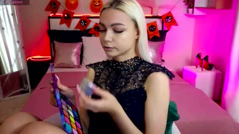 Snapshot of linalirian chatting on October 28, 1:50 pm I am Lina online show from October 28, 1:50 pm