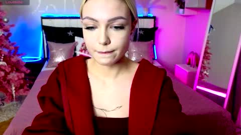 I am Lina online show from December 13, 7:53 pm