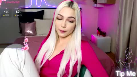 Snapshot of linalirian chatting on October 17, 1:36 pm I am Lina online show from October 17, 1:36 pm