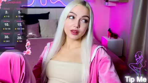 Snapshot of linalirian chatting on October 11, 2:09 pm I am Lina online show from October 11, 2:09 pm