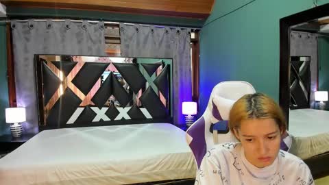 Snapshot of linda4petite chatting on February 9, 1:35 pm  Linda  online show from February 9, 1:35 pm