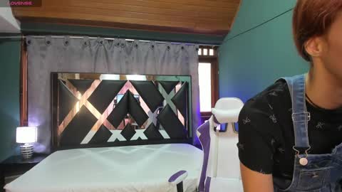 Snapshot of linda4petite chatting on December 31, 5:51 pm  Linda  online show from December 31, 5:51 pm