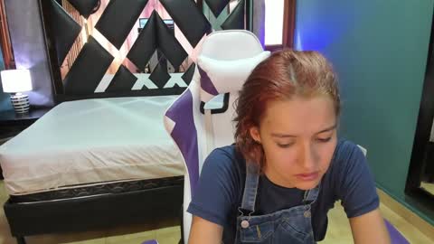 Snapshot of linda4petite chatting on December 27, 6:10 pm  Linda  online show from December 27, 6:10 pm