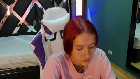 Snapshot of linda4petite chatting on December 17, 6:20 pm  Linda  online show from December 17, 6:20 pm