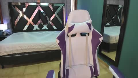 Snapshot of linda4petite chatting on March 1, 6:11 pm  Linda  online show from March 1, 6:11 pm