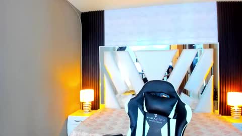 Snapshot of linda4petite chatting on October 18, 6:42 pm  Linda  online show from October 18, 6:42 pm