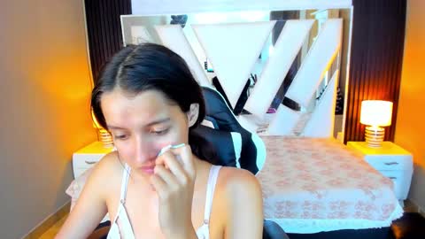 Snapshot of linda4petite chatting on October 22, 6:57 pm  Linda  online show from October 22, 6:57 pm