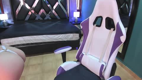 Snapshot of linda4petite chatting on February 28, 6:52 pm  Linda  online show from February 28, 6:52 pm