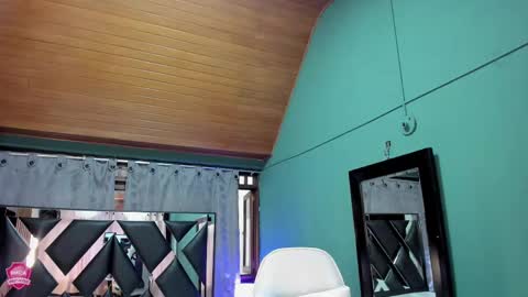 Snapshot of linda4petite chatting on March 9, 12:53 pm  Linda  online show from March 9, 12:53 pm