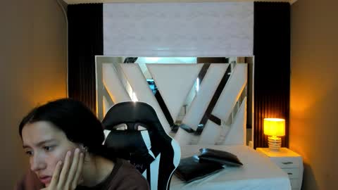 Snapshot of linda4petite chatting on October 26, 1:06 pm  Linda  online show from October 26, 1:06 pm