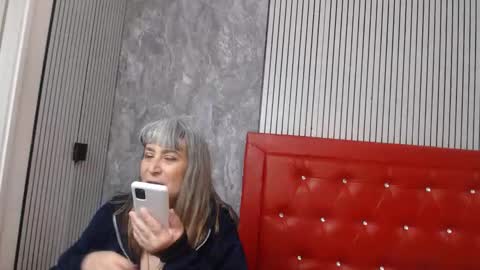 Snapshot of linda__mature chatting on October 29, 11:58 am Linda online show from October 29, 11:58 am