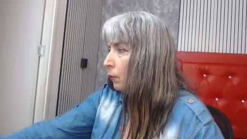 Snapshot of linda__mature chatting on October 6, 11:49 am Linda online show from October 6, 11:49 am