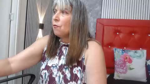 Snapshot of linda__mature chatting on September 23, 12:03 pm Linda online show from September 23, 12:03 pm
