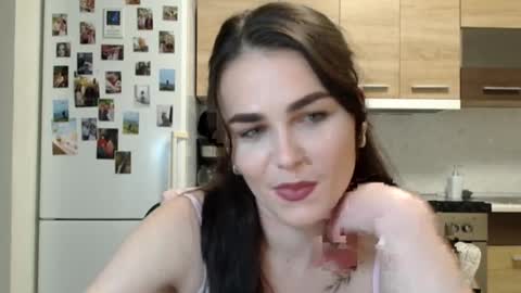 Linda online show from December 1, 8:00 pm