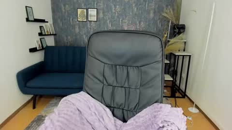 Linda online show from December 2, 8:48 am