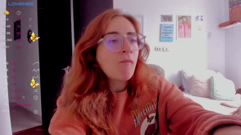 Snapshot of linda_giggle chatting on January 8, 1:41 pm Giggles online show from January 8, 1:41 pm
