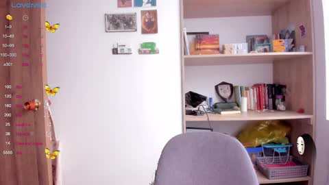 Snapshot of linda_giggle chatting on February 19, 1:39 pm Giggles online show from February 19, 1:39 pm