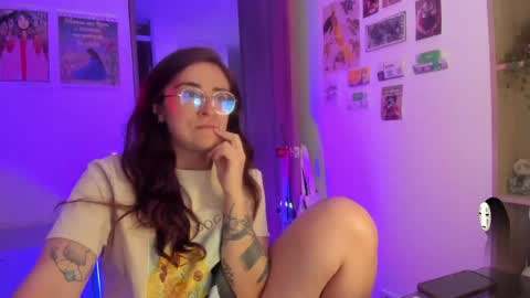 Giggles  online show from May 30, 12:52 am