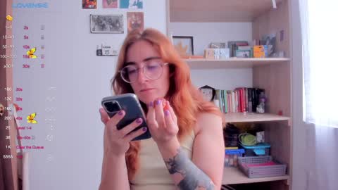 Snapshot of linda_giggle chatting on March 5, 1:39 pm Giggles online show from March 5, 1:39 pm