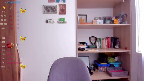 Snapshot of linda_giggle chatting on March 4, 1:17 pm Giggles online show from March 4, 1:17 pm