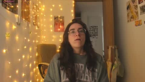 Giggles  online show from November 12, 2:09 am