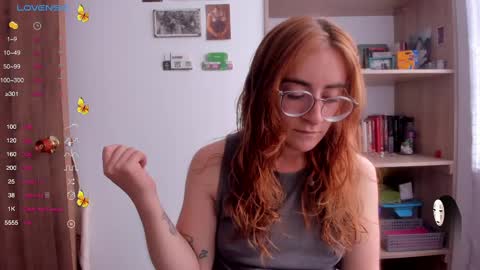 Snapshot of linda_giggle chatting on March 6, 3:24 pm Giggles online show from March 6, 3:24 pm