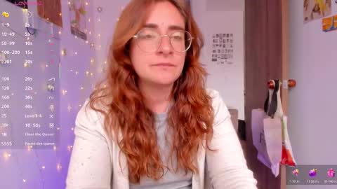Snapshot of linda_giggle chatting on September 18, 2:04 pm Giggles online show from September 18, 2:04 pm