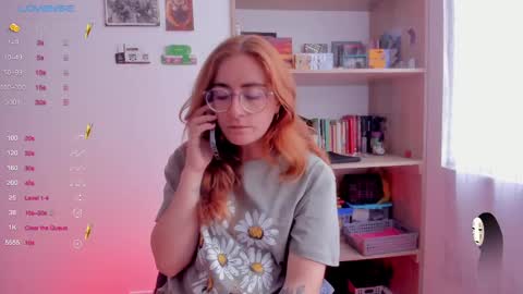 Snapshot of linda_giggle chatting on February 24, 5:09 pm Giggles online show from February 24, 5:09 pm