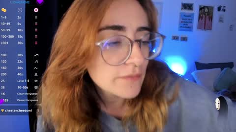 Snapshot of linda_giggle chatting on December 3, 2:34 am Giggles online show from December 3, 2:34 am