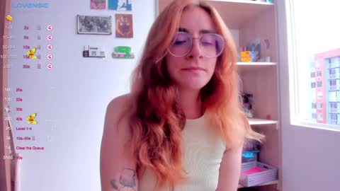 Snapshot of linda_giggle chatting on February 28, 1:47 pm Giggles online show from February 28, 1:47 pm