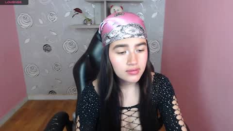 Linda  online show from December 12, 5:37 pm