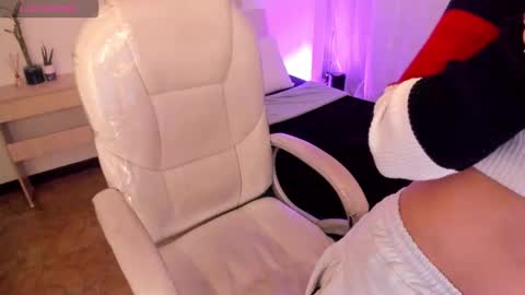 Snapshot of linda_milleer_ chatting on October 15, 6:05 am Lindaa maria  online show from October 15, 6:05 am