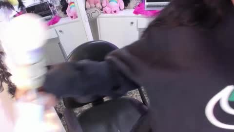 Lindaa maria  online show from November 18, 4:35 am