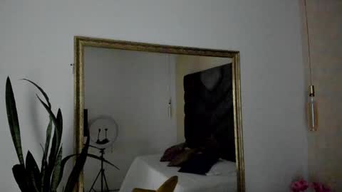 Linda Saenz online show from February 1, 11:54 am