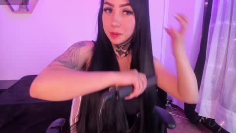 Snapshot of lindaa_miller chatting on January 24, 1:03 am linda miller online show from January 24, 1:03 am