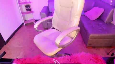 Snapshot of lindaa_miller chatting on March 3, 7:37 am linda miller online show from March 3, 7:37 am