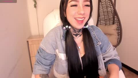 Snapshot of lindaa_miller chatting on January 17, 1:57 am linda miller online show from January 17, 1:57 am