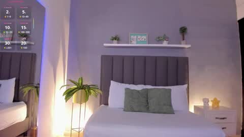 L I N D A online show from November 28, 2:36 am