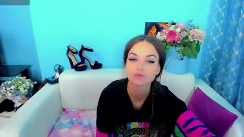 Linda online show from October 6, 3:12 am