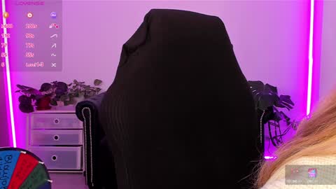 Linda  --  online show from December 17, 4:32 pm