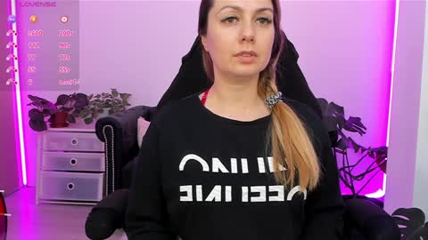 Linda  --  online show from December 9, 4:05 pm