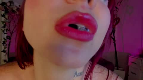 Lindsay    online show from March 5, 5:47 am