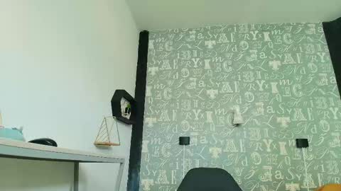  Lindsey  online show from December 14, 12:00 pm