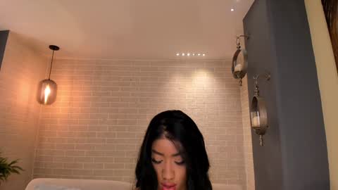 Lin  online show from January 4, 7:02 pm