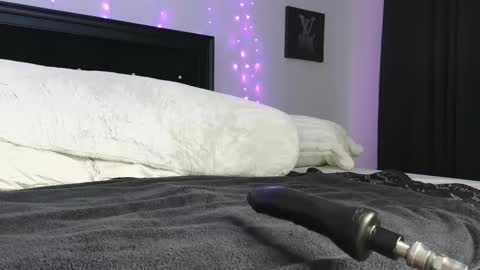 Lindzay online show from December 2, 1:56 pm